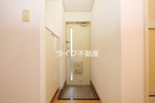 マノアール石切A棟の玄関