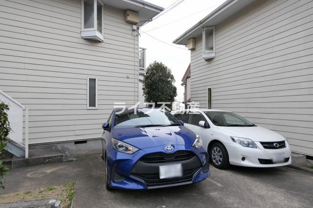 マノアール石切A棟の駐車場