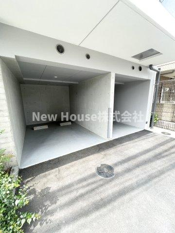 ルミーク本町イーストの駐車場