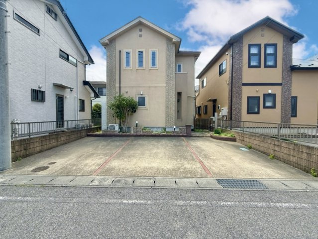 【中古戸建】伊勢崎市茂呂南町の前面道路含む現地写真|■外観
