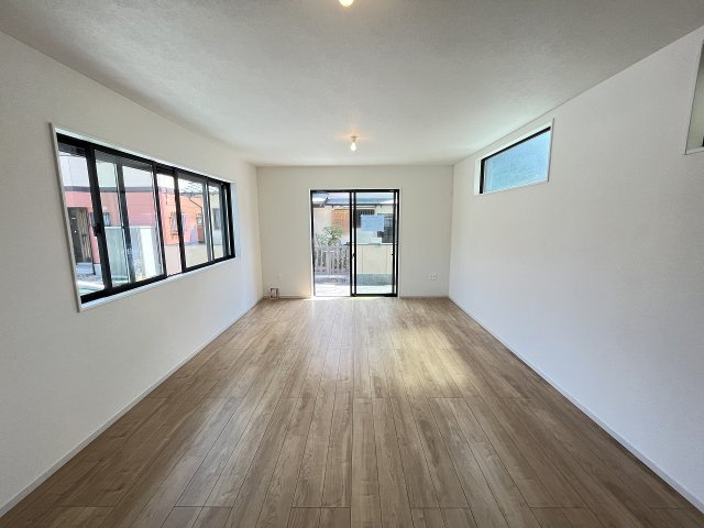 【居間・リビング】 | 糟屋郡志免町東公園台2丁目3期　1号棟（全1棟）【仲介手数料無料・0円】 | 現地写真。