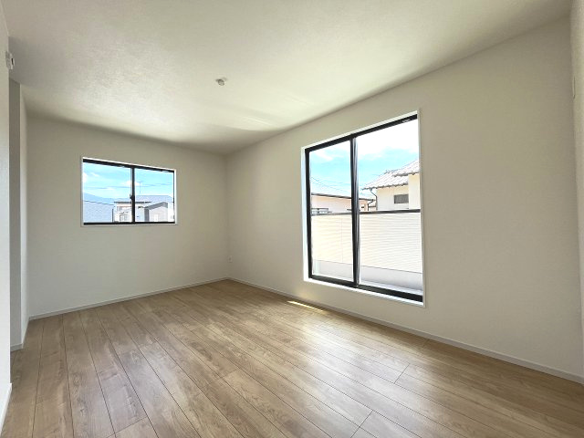 【寝室】 | 糟屋郡志免町東公園台2丁目3期　1号棟（全1棟）【仲介手数料無料・0円】 | 現地写真。2階主寝室です。