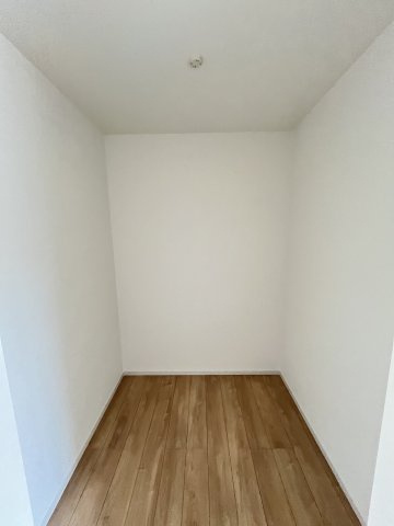 【収納】 | 糟屋郡志免町東公園台2丁目3期　1号棟（全1棟）【仲介手数料無料・0円】 | 現地写真。ウォークインクローゼットです。