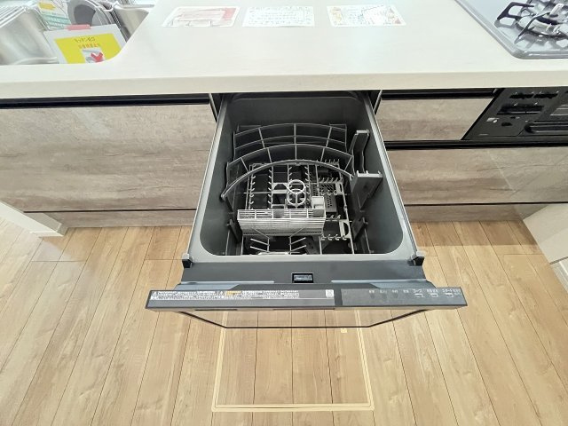 【キッチン】 | 糟屋郡志免町東公園台2丁目3期　1号棟（全1棟）【仲介手数料無料・0円】 | 現地写真。食洗器が付いてます。