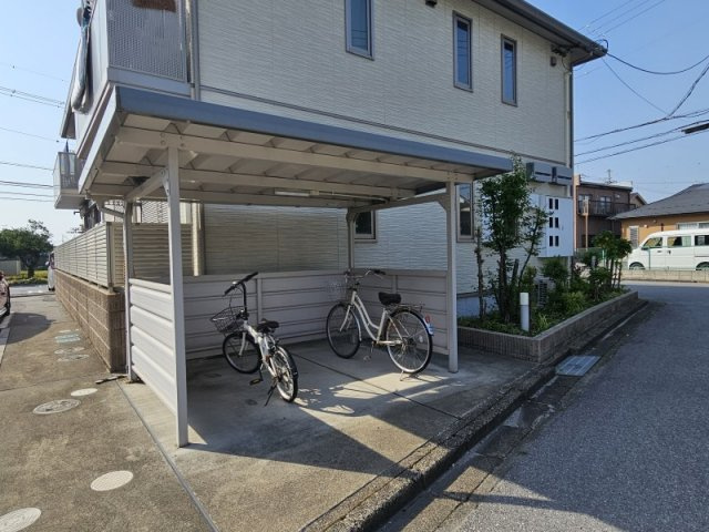 プランドールFのその他共用部分|屋根付き駐輪場もありますよ
