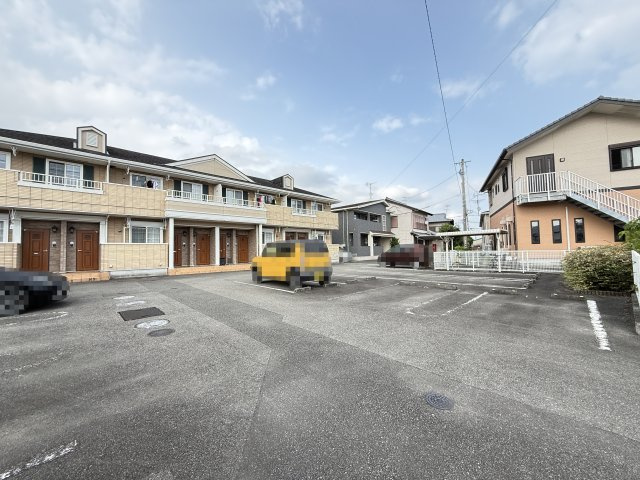 アパショナードの駐車場