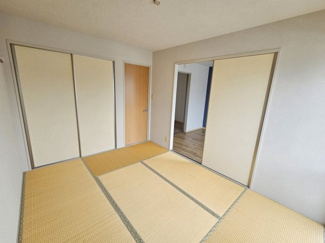 【寝室】 | コンフォート北沢 | ゴロンと横になると気持ちよさそうですね