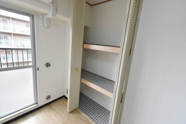 フェルザ西宮の収納|5.5帖洋室