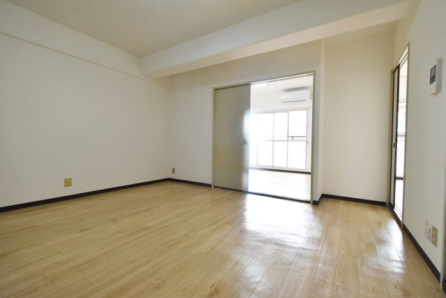 フェルザ西宮の居間・リビング