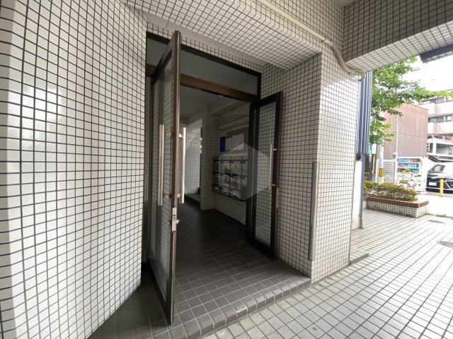 プラーナ徳庵のエントランス