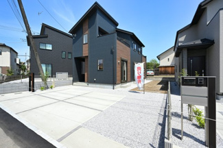 【駐車場】 | 並列２台駐車可能なゆとりのカースペース！