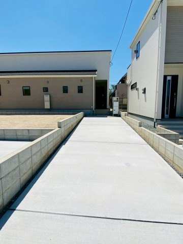リナージュ／大津町大津第1期／２号棟の駐車場|縦列駐車になりますが、最大3台駐車可能となります☆