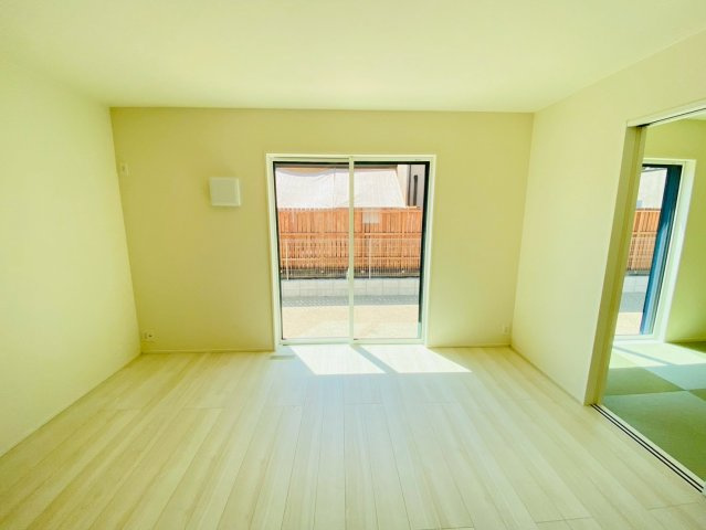 リナージュ／大津町大津第1期／２号棟の居間・リビング|リビングは18.2帖♪南からの日当たりも良好です☆