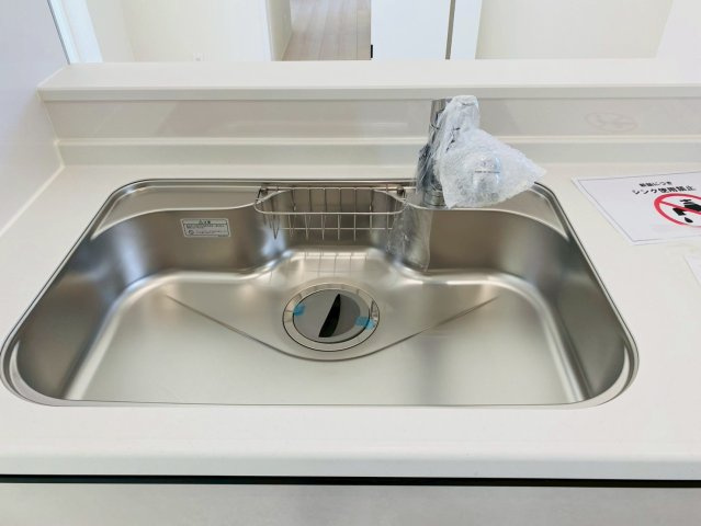 リナージュ／大津町大津第1期／２号棟のキッチン|人気のシステムキッチン♪浄水器カートリッジ装着可能です☆