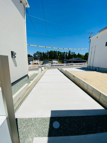 リナージュ／大津町大津第1期／２号棟の駐車場|縦列駐車にはなりますが、最大3台可能となります☆