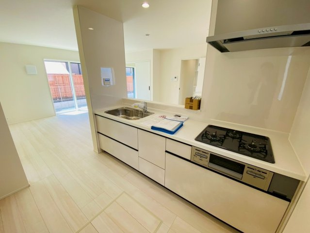 リナージュ／大津町大津第1期／２号棟のキッチン|人気のシステムキッチン♪浄水器カートリッジ装着可能です☆