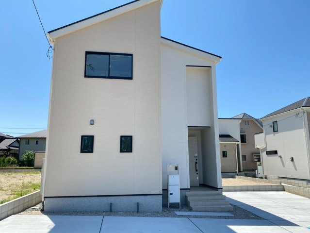 リナージュ／大津町大津24－1期／３号棟の外観|白を基調とした外壁でスタイリッシュな外観です☆