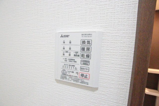 浴室乾燥機付き。