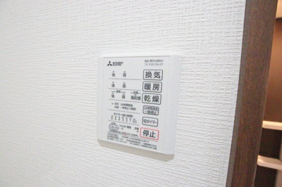 浴室乾燥機付き。