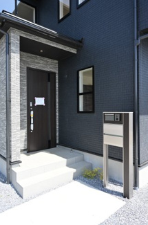 【エントランス】 | 玄関はディンプルキー＆ダブルロックドア採用で防犯対策もバッチリです！