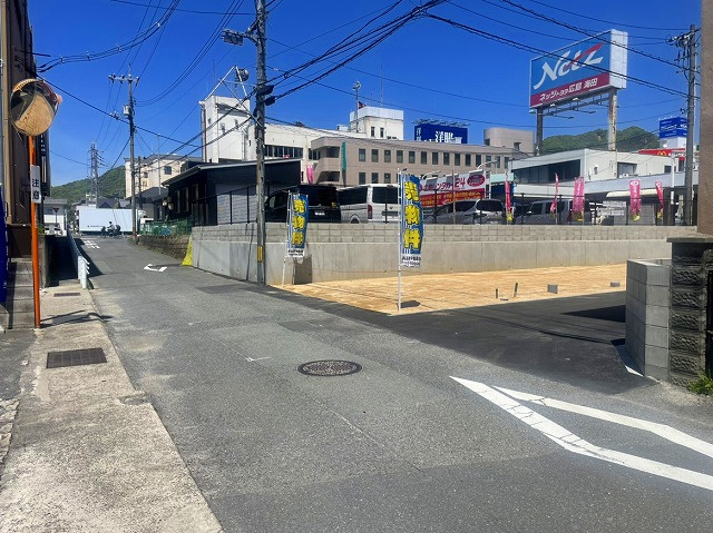 海田町南堀川町　土地の前面道路含む現地写真|ＪＲ海田市駅まで徒歩10分。海田西小学校や県立海田高等学校、スーパー、郵便局も徒歩5分圏内です！