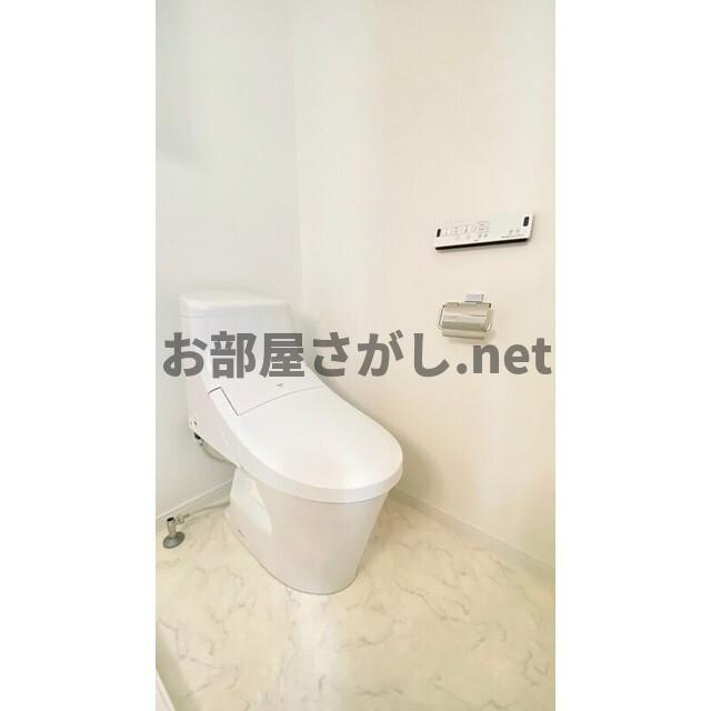 Ｐｉａｎｏ　Ｖｉｌｌａ　東寺尾【おとり物件なし】#学生・社会人にオススメ！初期費用分割払いOK！のトイレ|明るい色調の室内です