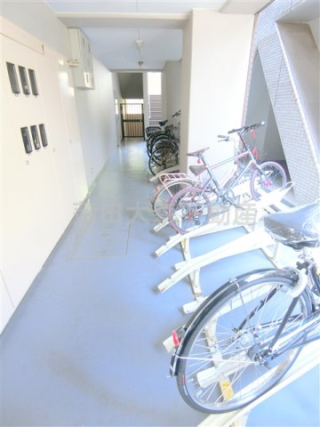 クオーレイナバのその他共用部分|屋根付きの自転車置場