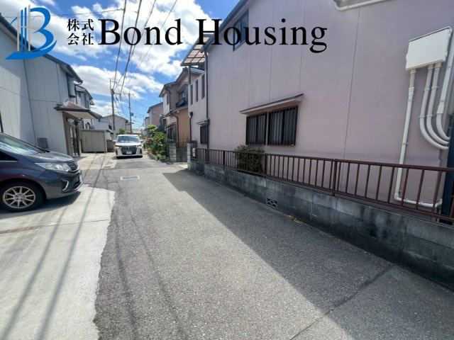 リフォ済み良質戸建て　大窪　築32年の前面道路含む現地写真