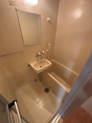 UTレジデンス六甲【弊社管理物件】の浴室|洋室です