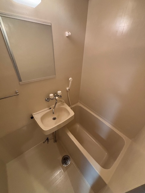 UTレジデンス六甲【弊社管理物件】の浴室|落ち着いて過ごせるお部屋なので、寝室にいかがでしょうか