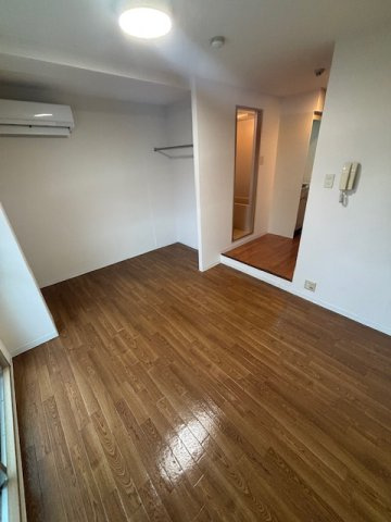 UTレジデンス六甲【弊社管理物件】の居間・リビング|こちらのリビングで趣味の時間をお楽しみください