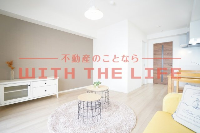 LIFEFIELD小郡Ⅱ【10.000円キャッシュバック対象物件】の居間・リビング|おしゃれな居間です