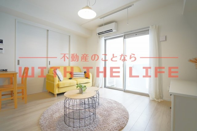 LIFEFIELD小郡Ⅱ【10.000円キャッシュバック対象物件】の居間・リビング|ゆったりとした居間です