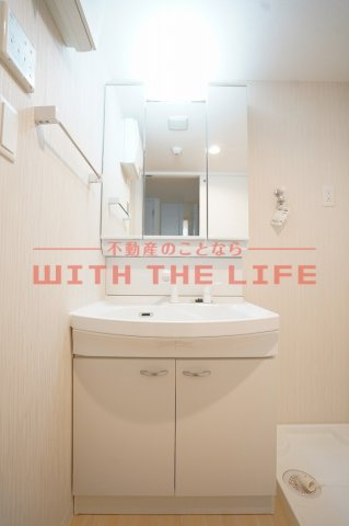 LIFEFIELD小郡Ⅱ【10.000円キャッシュバック対象物件】の独立洗面台|朝の支度にも助かる、独立の洗髪洗面化粧台