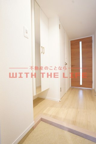 LIFEFIELD小郡Ⅱ【10.000円キャッシュバック対象物件】の玄関|落ち着いた玄関です