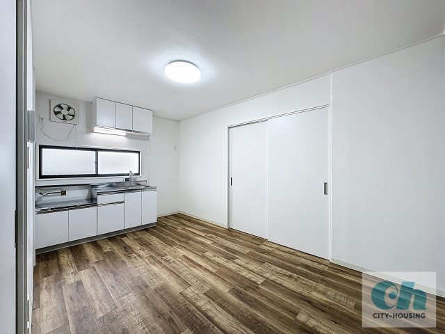 ハイピアコート 302号室の居間・リビング