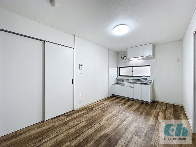 ハイピアコート 302号室の居間・リビング