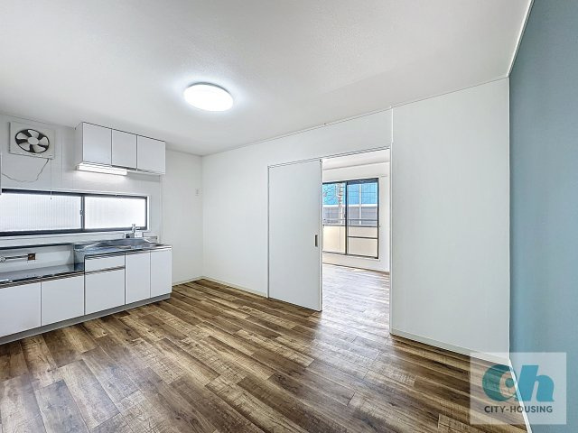 ハイピアコート 302号室の居間・リビング