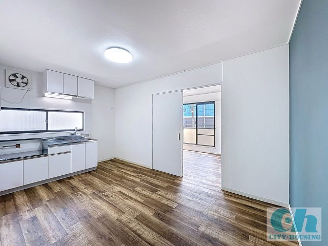 ハイピアコート 302号室の居間・リビング