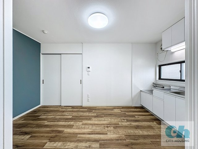 ハイピアコート 302号室の居間・リビング