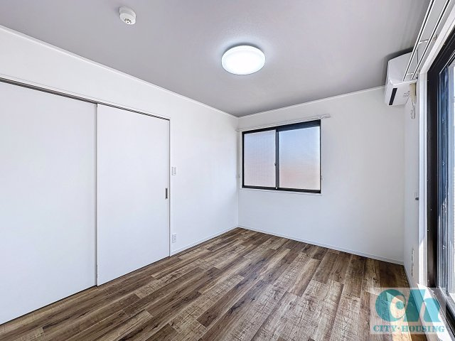 ハイピアコート 302号室の洋室