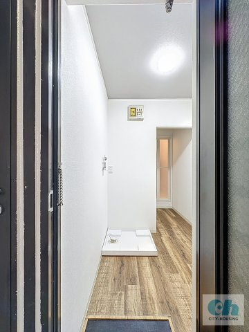 ハイピアコート 302号室の玄関