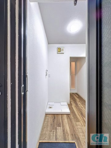 ハイピアコート 302号室の玄関