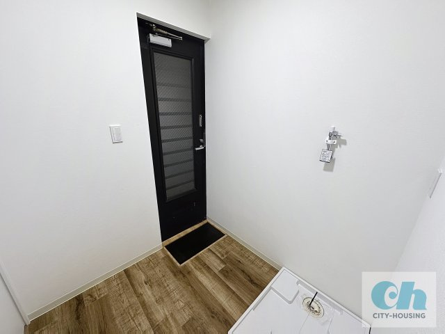 ハイピアコート 302号室の玄関