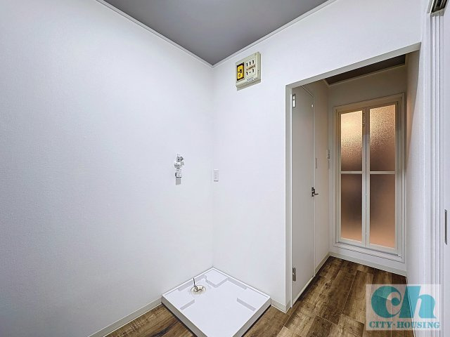 ハイピアコート 302号室の玄関