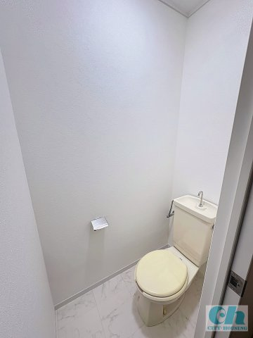 ハイピアコート 302号室のトイレ