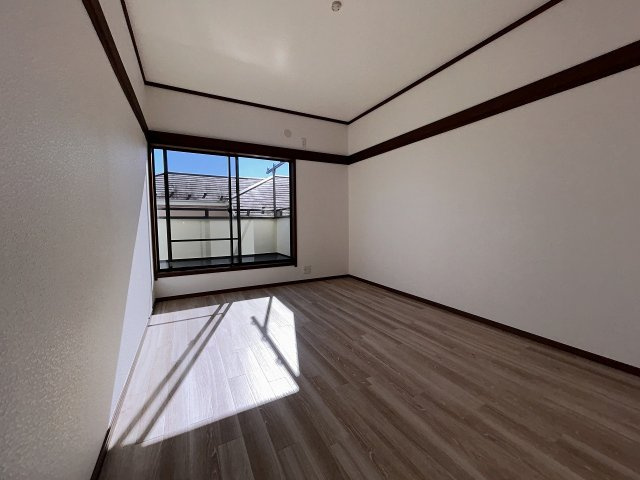 ２階６帖の洋室です。和室から洋室に変更しました。