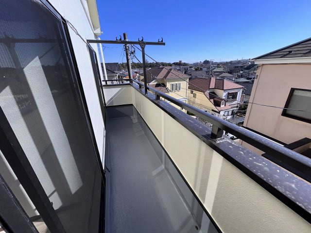バルコニーは新たに防水塗装済みです。