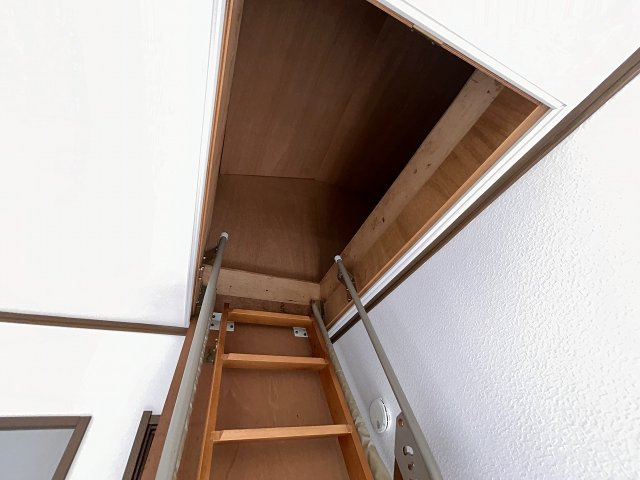 屋根裏が収納になっています。