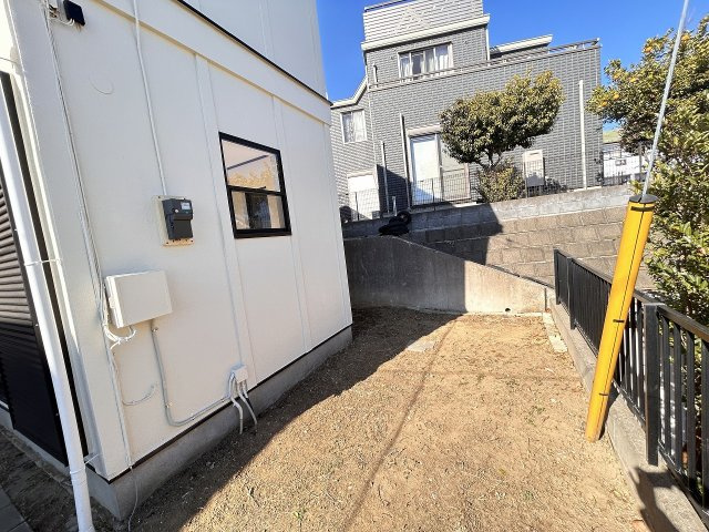 建物東側が庭部分になります。